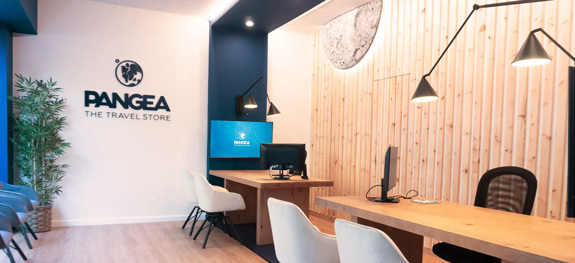 Tienda-vitoria-escritorios-logo-pangea.webp - Pangea Viajes