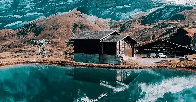 aurora-boreal-cabana-lago-h.webp - Pangea Viajes