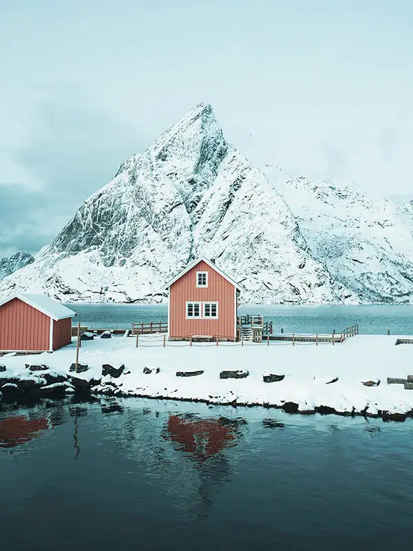 viajes-autor-casa-amarilla-svalbard-mv.webp - Pangea Viajes