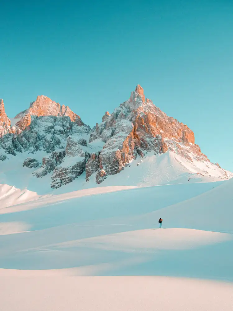 Especialistas_Módulo Info Equipo_Montañas nevadas.webp - Pangea Viajes