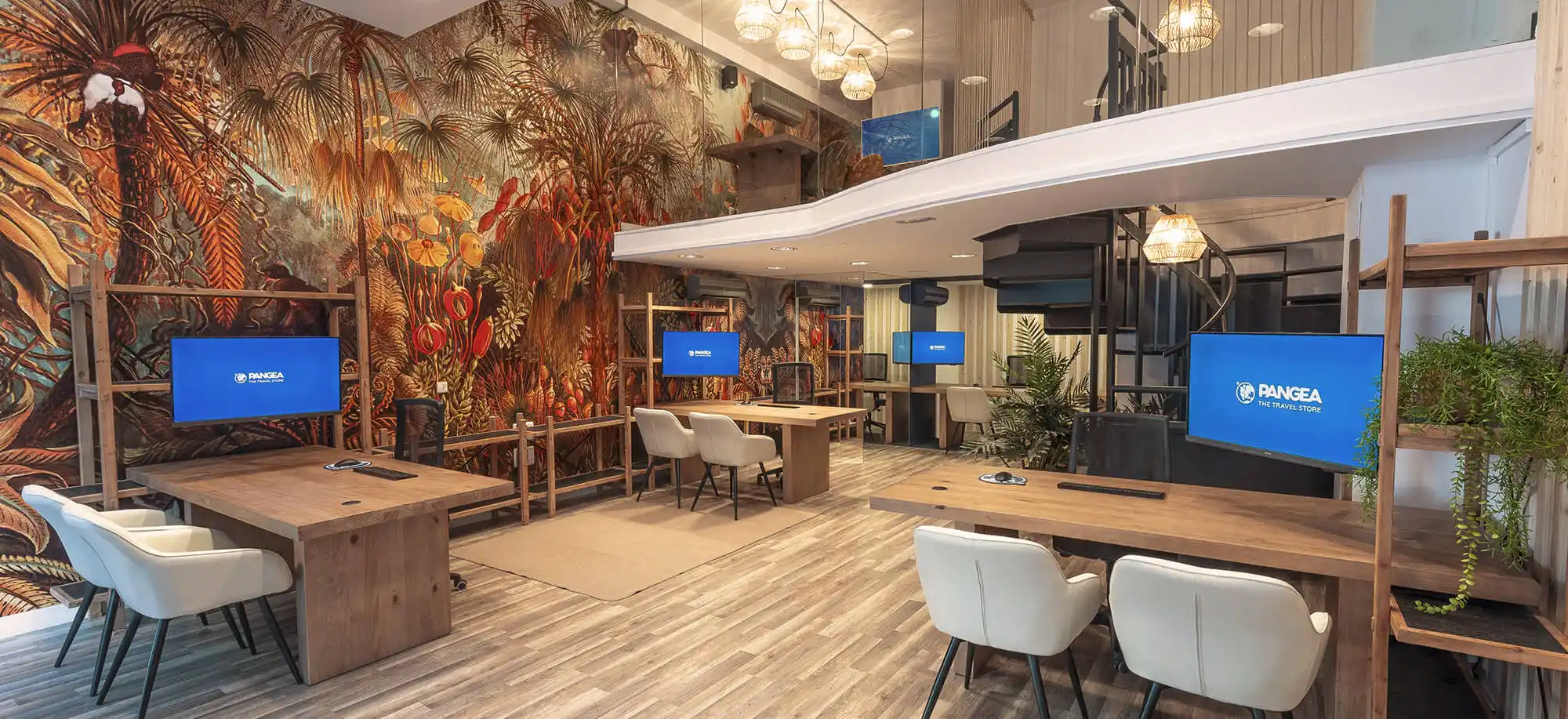 Hero_Pangea the travel store Valladolid_Interior.webp - Pangea Viajes