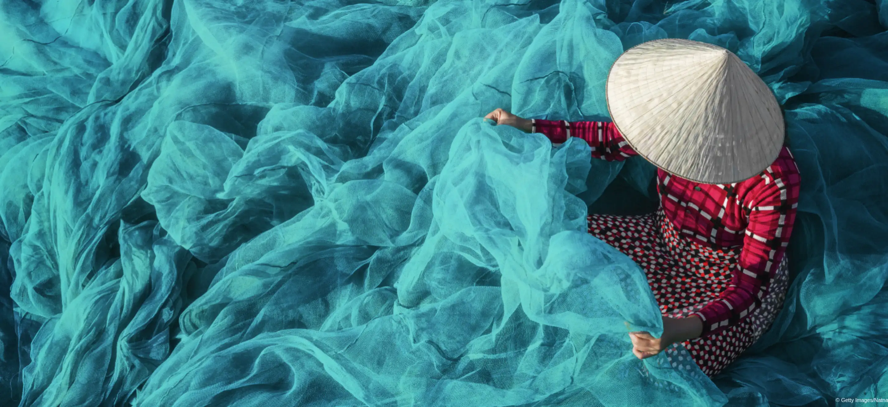 RSC_Hero_Mujer con red.webp - Pangea Viajes